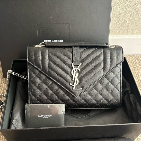 Saint Laurent Medium shoulder bag - Picture 1 of 15